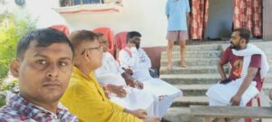 राजापाकर दिवंगत पत्रकार के परिजनों से मिलने पहुंचे रालोजपा कार्यकर्ता