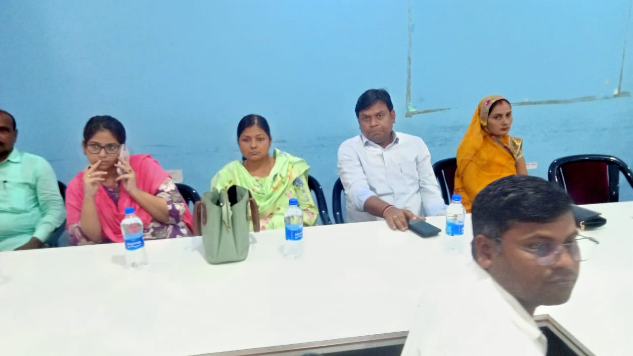 पंप की बैठक में शामिल पंप सदस्य एवं पदाधिकारी |