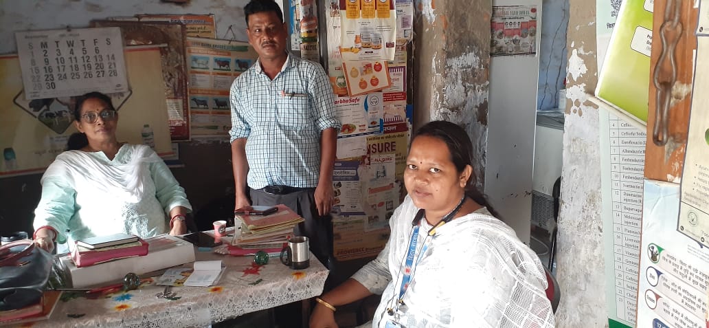 राजापाकर में जिला पशुपालन पदाधिकारी ने पशु चिकित्सालय का निरीक्षण किया