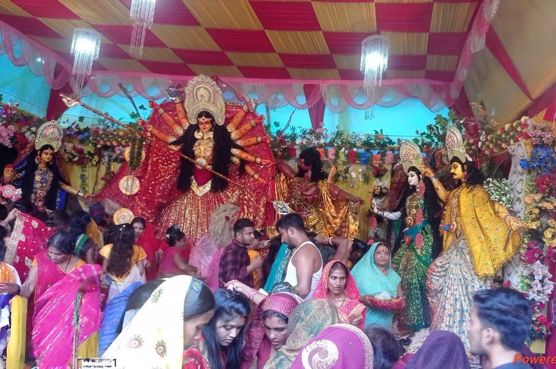महानवमी में देवी दुर्गा के पूजा स्थल मे उमड़ी आस्था का जनसैलाब
