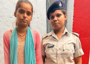 राजापाकर फोटो पुलिस अभिरक्षा में लड़की