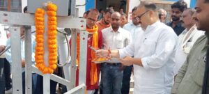  गोरौल :नवनिर्मित 11 हजार फीडर एवं 10 एमवी पावर ट्रांसफार्मर का लोकार्पण करते हुए वैशाली विधायक सिद्धार्थ पटेल |